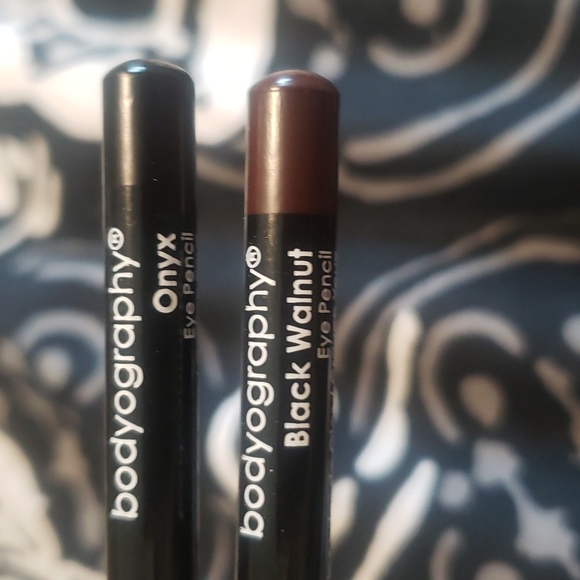 Makeup Bundle - Picture 6 of 6